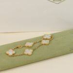 [Eternal Jewelry]CLOVER  5 MOTIF WHITE MOP BRACELET - Image 3