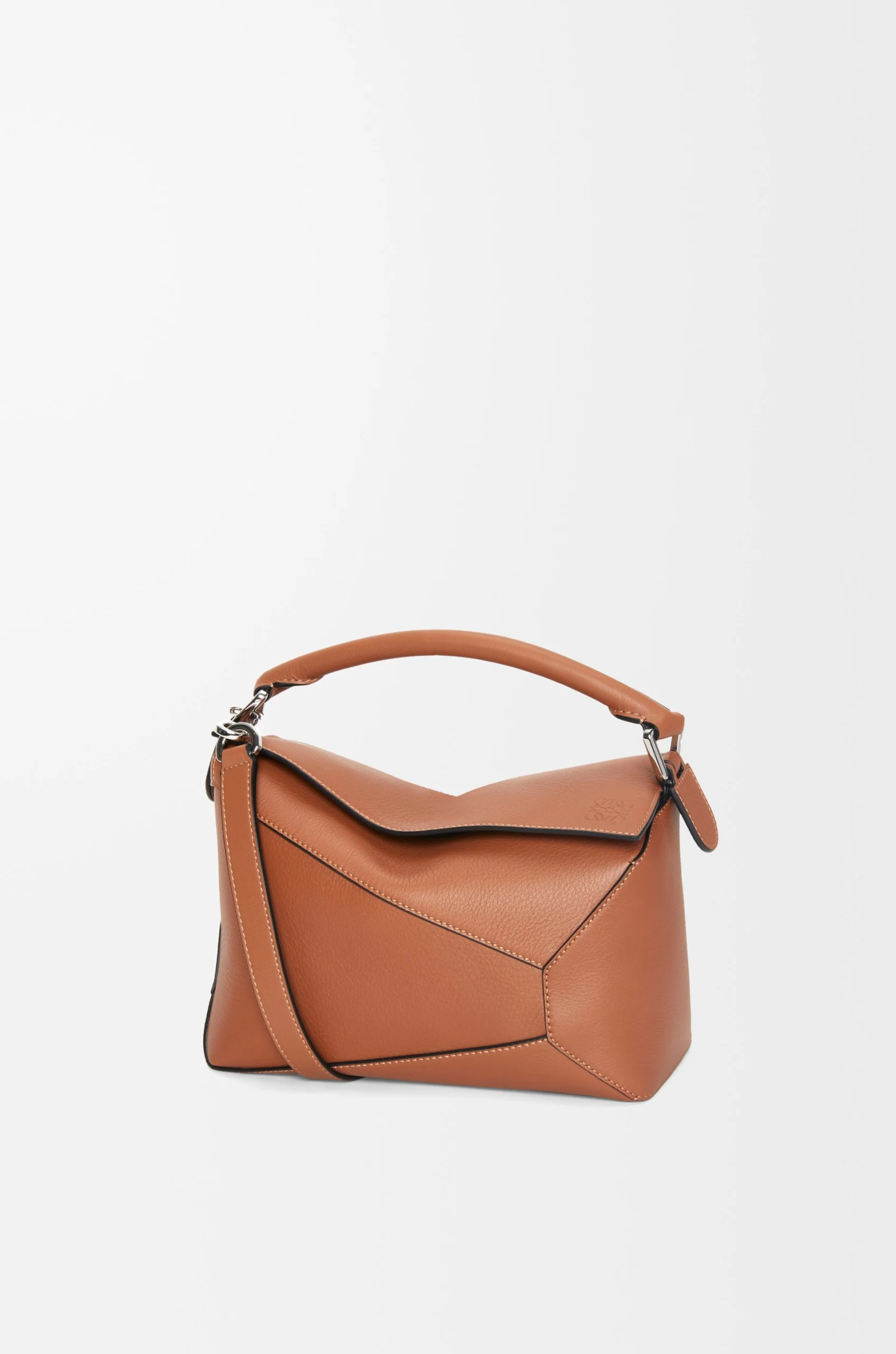 c2e48d43c907e625380a89a76c8159f1-scaled-1.webp Small Puzzle Edge bag in classic calfskin - Image 1