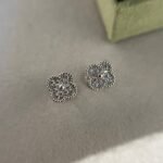 [Eternal Jewelry]CLOVER MINI DIAMOND STUD EARRINGS - Image 7