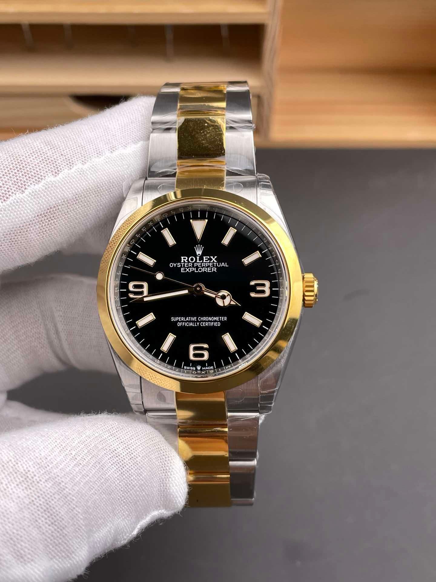 a62375812413309f43a324a2287786b3 Rolex Explorer 214273 Replica - Image 1